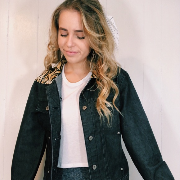 Guess Jackets & Blazers - Vintage Guess Jacket!!